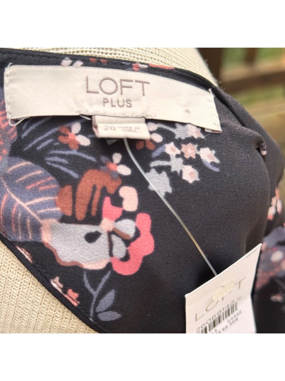 Loft Womens Floral Blouse Plus 20W Black Polyester Long-Sleeve Cut-Out Back New - Picture 15 of 16